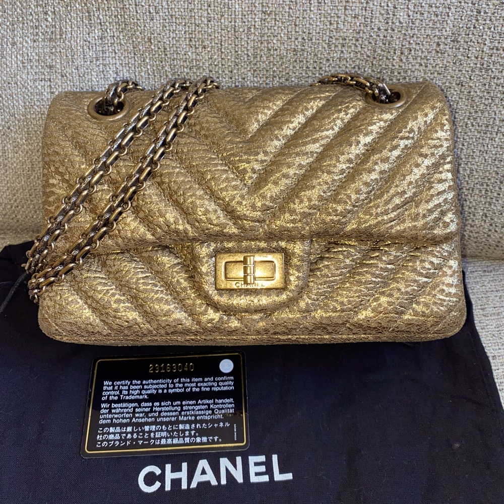 SOLD‼️Chanel Double Flap chevron gold 224